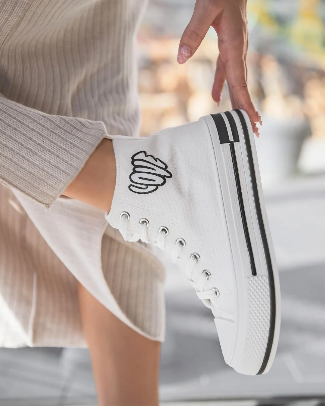 ZAPATILLAS ALTAS DE MUJER EN TELA BLANCA  LINDA