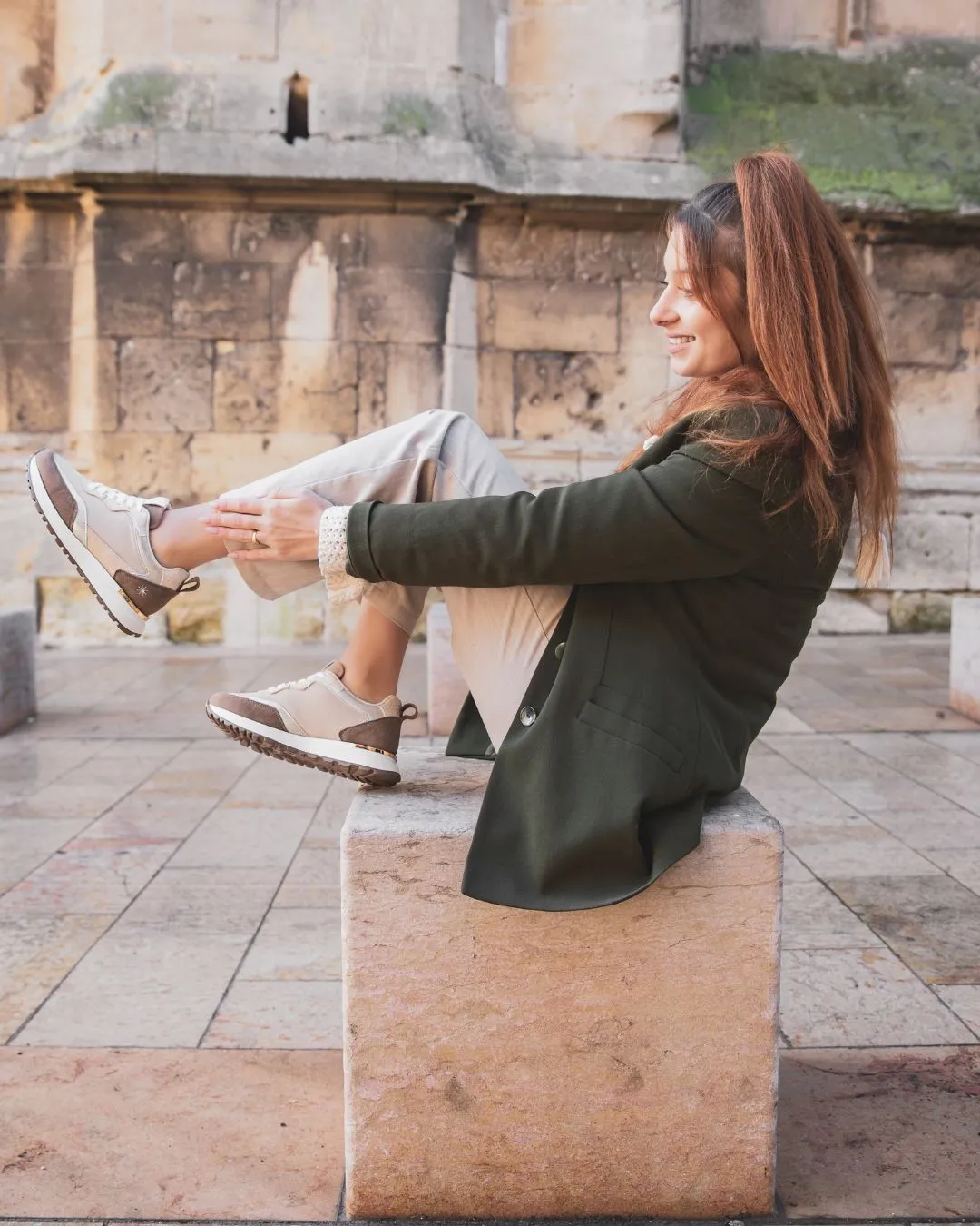 ZAPATILLAS DE MUJER COLOR CAMELLO CON CORDONES  LUDIVINA